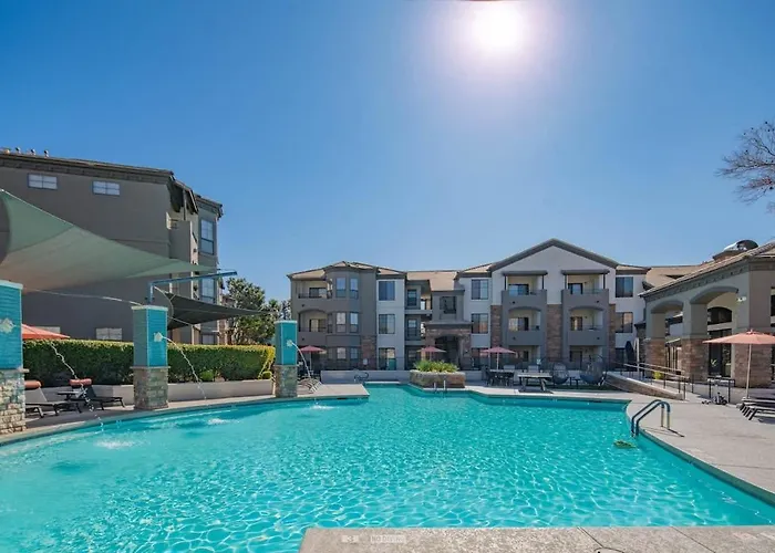 Close To Westgate Stadium With Pool Parking Gym Wd Apartment Glendale