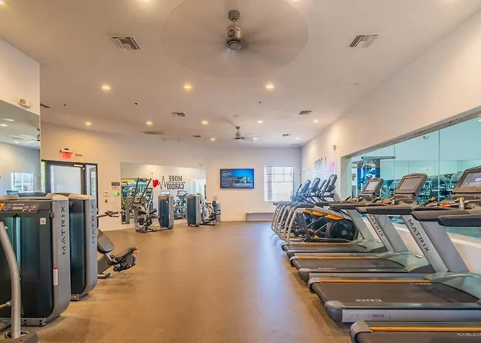 Close To Westgate Stadium With Pool Parking Gym Wd Apartment Glendale