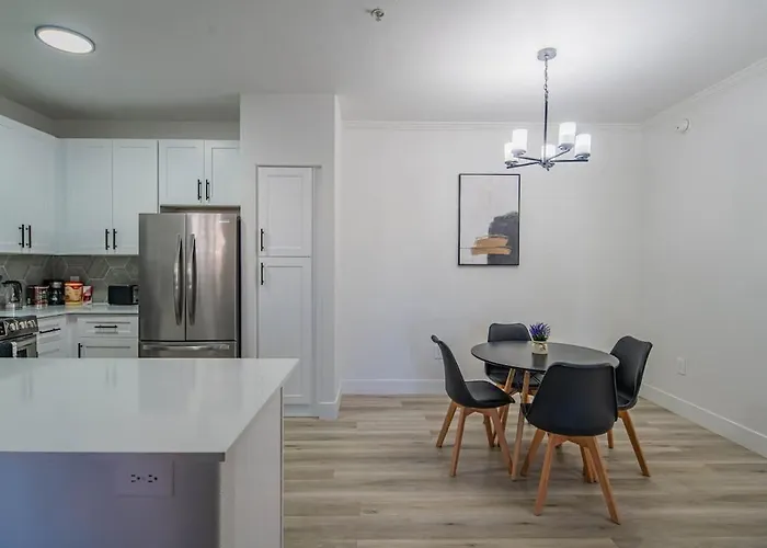 Close To Westgate Stadium With Pool Parking Gym Wd Apartment Glendale