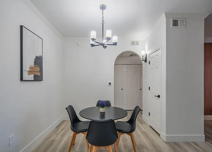 Apartment Close To Westgate Stadium With Pool Parking Gym Wd *