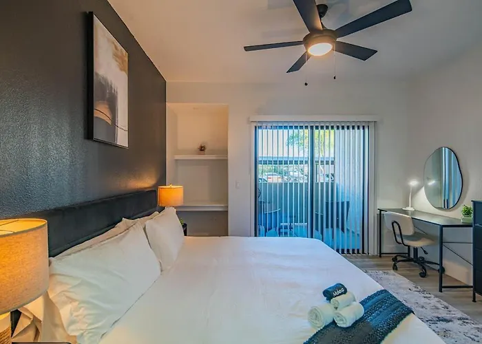 Apartment Close To Westgate Stadium With Pool Parking Gym Wd *